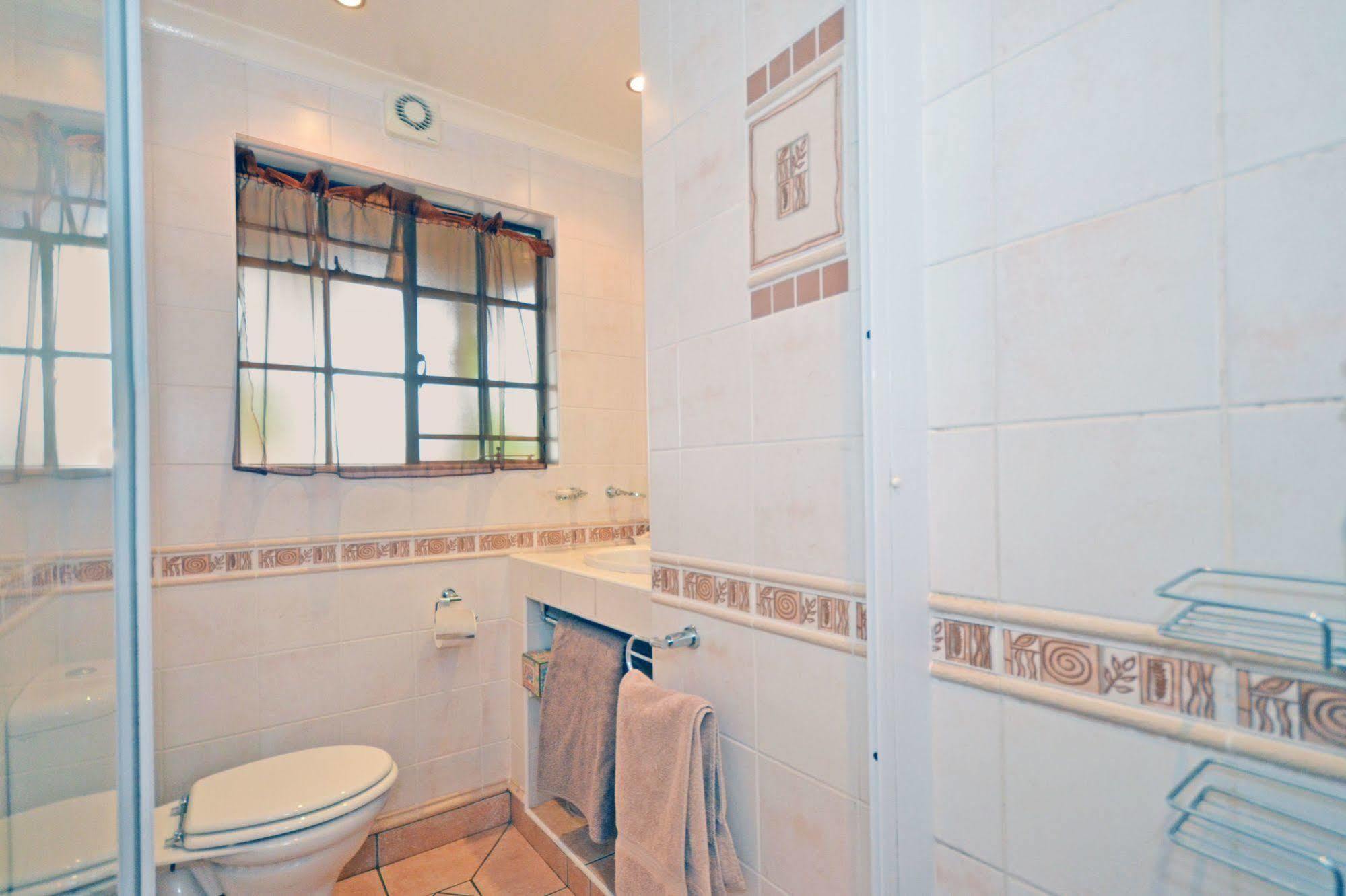 Cherry Tree Cottage B&B Linden Йоханесбург Екстериор снимка