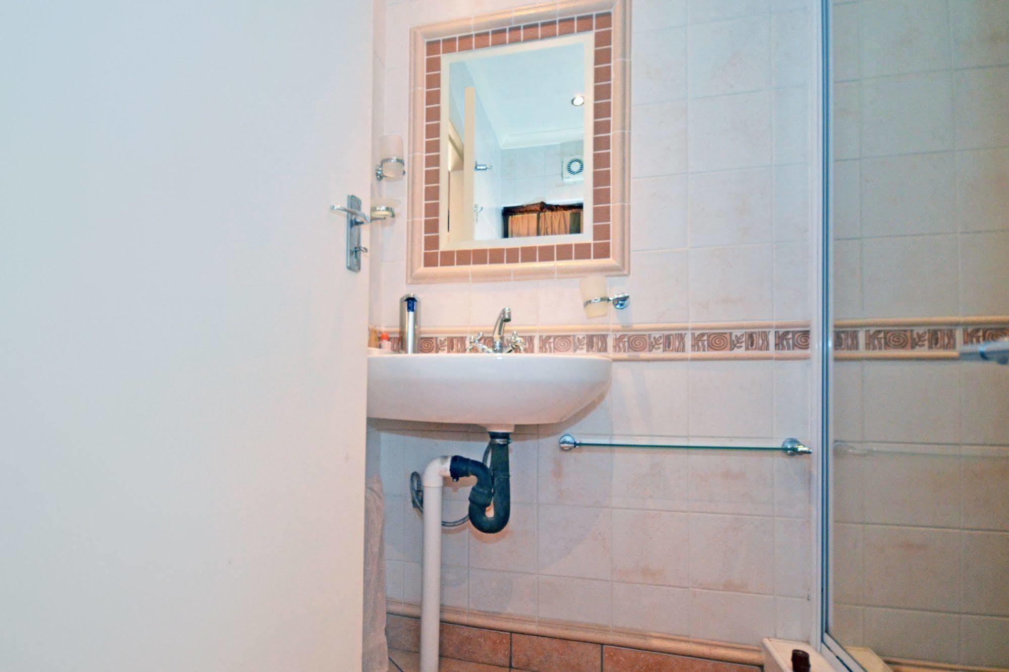 Cherry Tree Cottage B&B Linden Йоханесбург Екстериор снимка