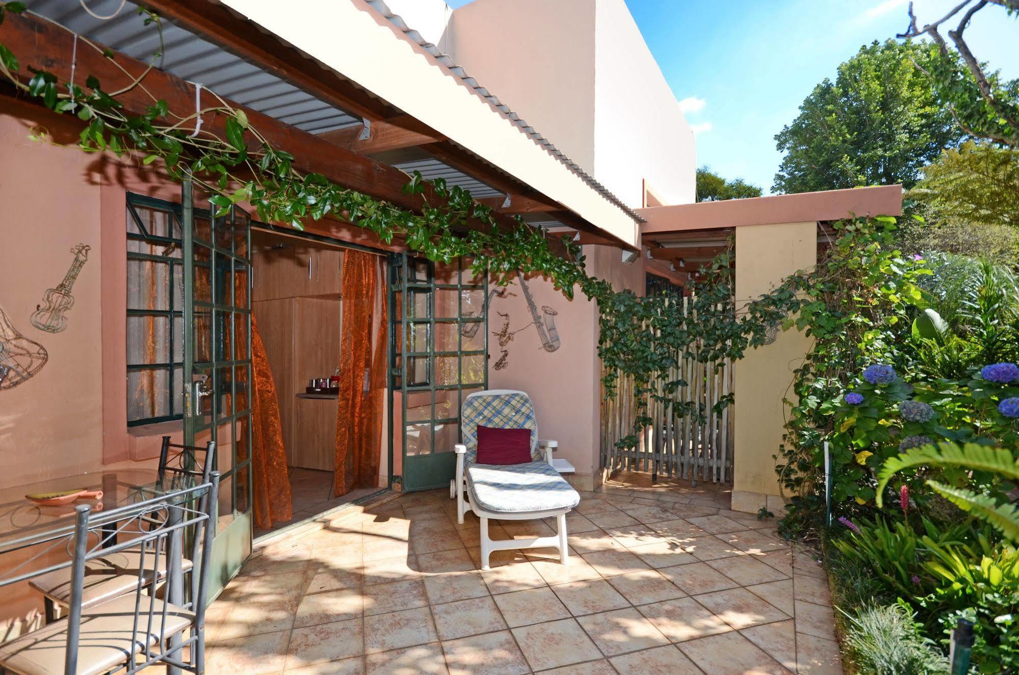 Cherry Tree Cottage B&B Linden Йоханесбург Екстериор снимка