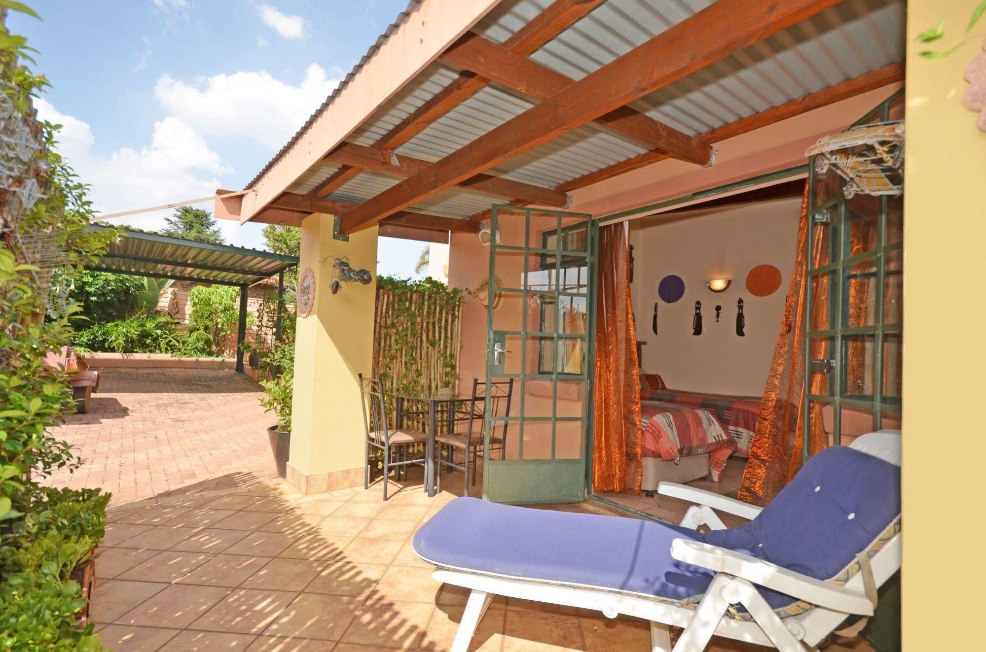 Cherry Tree Cottage B&B Linden Йоханесбург Екстериор снимка