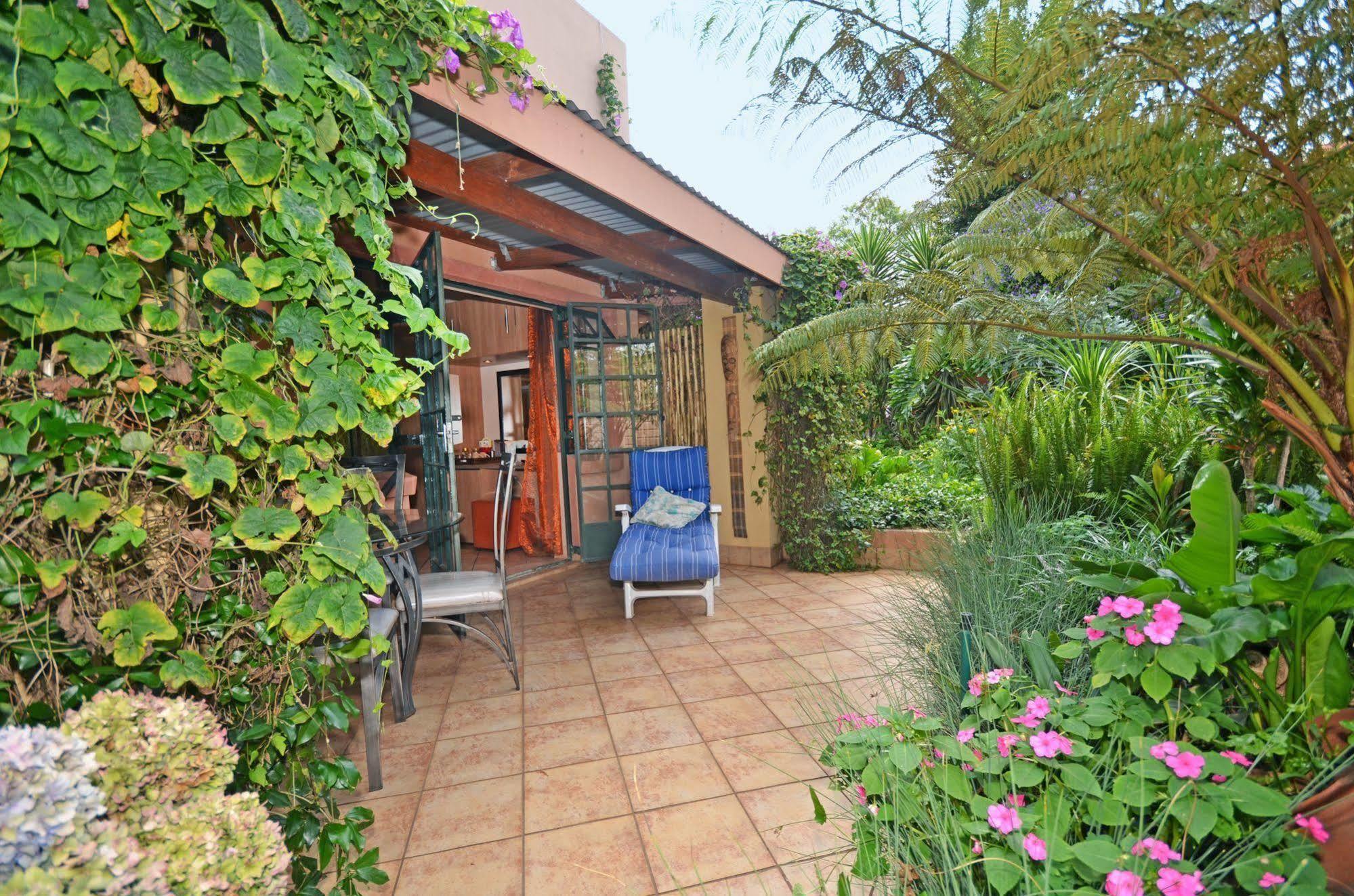 Cherry Tree Cottage B&B Linden Йоханесбург Екстериор снимка